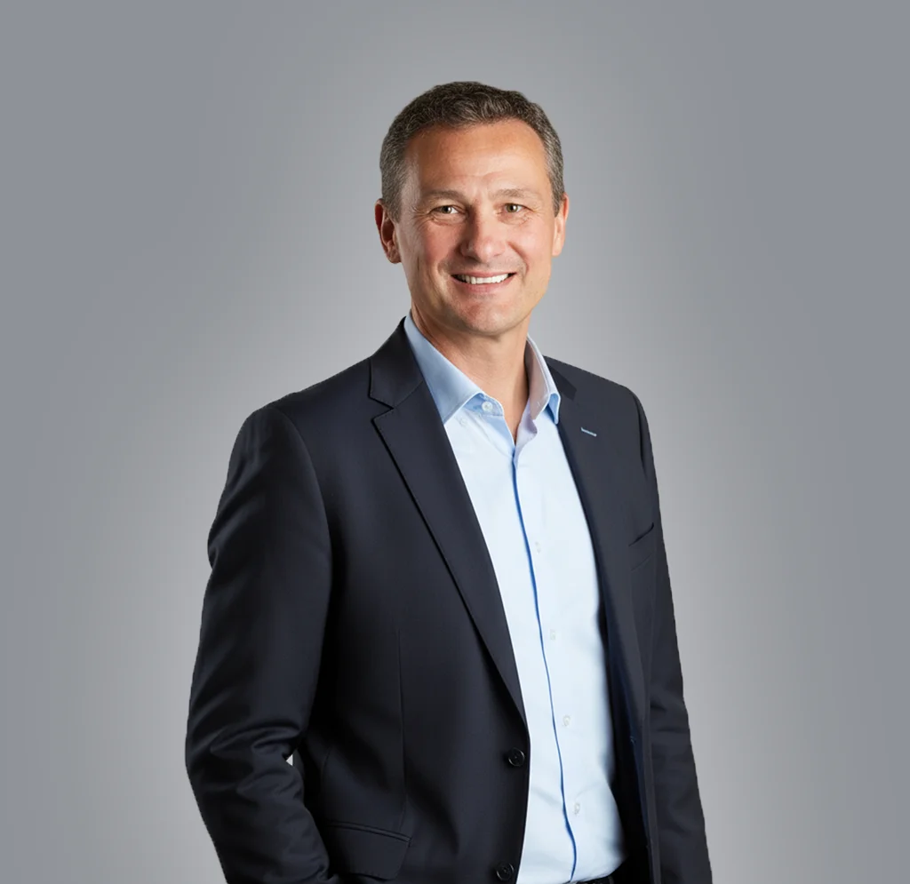 Eine Frontalaufnahme des Versicherungsfachmanns und Finanzberaters Gert Graeser.